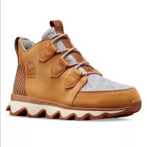 BRAND NEW SOREL kinetic Caribou boots